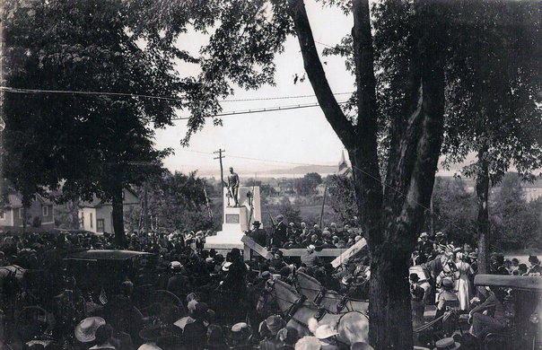 Dedication of the Civil War Monument on Hudson Avenue.